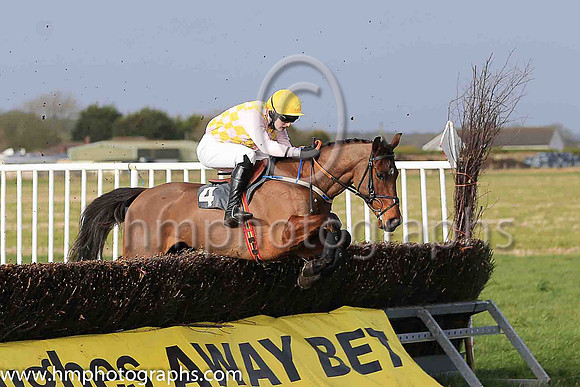 01st BOLD PLAN and M J O'Hare ( 4 , PINK  YELLOW CHECK; pink sleeves; yellow cap ) Trainer: Warren Ewing,, Owner : Warren Ewing