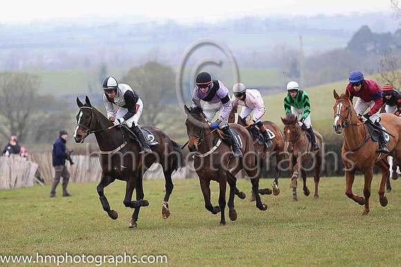 01st BALLYART and Derek O'Connor ( 2 ,Antrim (H) - BLACK  WHITE QTD; black  white hlvd sleeves; white cap ) Trainer: Colin S. McKeever , Owner : W.W. Dennison