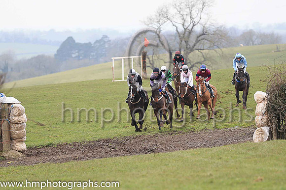 01st BALLYART and Derek O'Connor ( 2 ,Antrim (H) - BLACK  WHITE QTD; black  white hlvd sleeves; white cap ) Trainer: Colin S. McKeever , Owner : W.W. Dennison