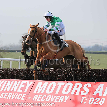 BALLROOMOFROMANCE and B O'Neill ( 4 , GREEN  WHITE QTD; green  white hooped sleeves; white cap,green star ) Trainer: Neil McKnight , Owner : Christine McKnight