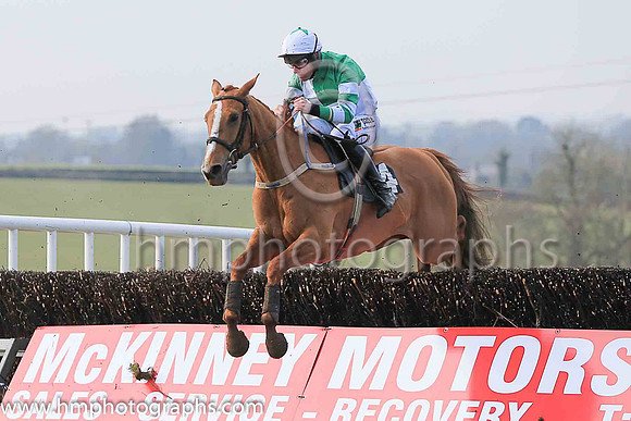 BALLROOMOFROMANCE and B O'Neill ( 4 , GREEN  WHITE QTD; green  white hooped sleeves; white cap,green star ) Trainer: Neil McKnight , Owner : Christine McKnight