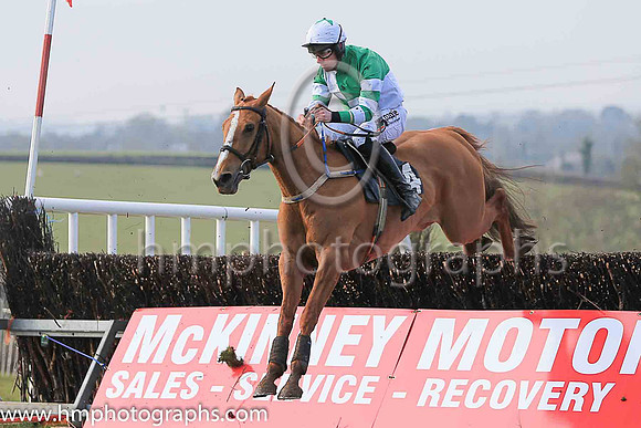 BALLROOMOFROMANCE and B O'Neill ( 4 , GREEN  WHITE QTD; green  white hooped sleeves; white cap,green star ) Trainer: Neil McKnight , Owner : Christine McKnight