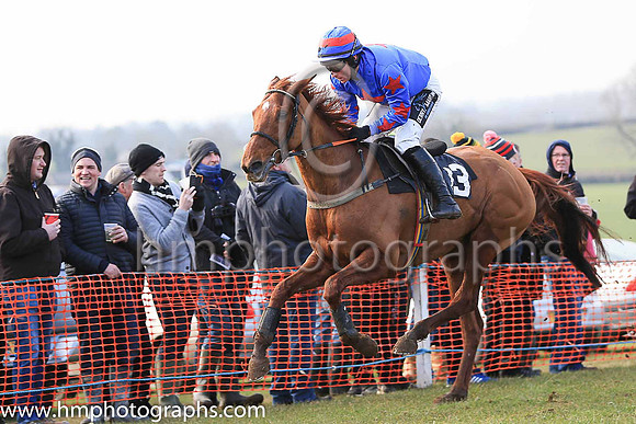 01st QUINNSBOROTEMPTRES and R Deegan ( 13 , ROYAL BLUE,red star; royal blue sleeves,red stars; royal blue  red hooped cap ) Trainer: P.A. Fahy , Owner : Natalie Fahy