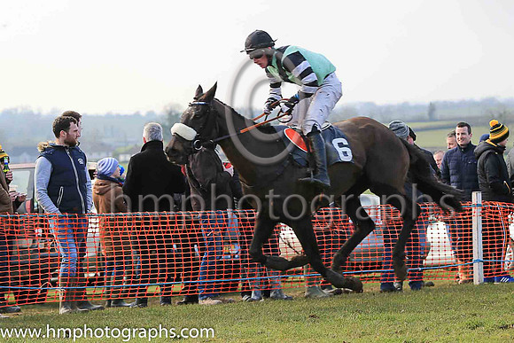 DERRAVARAGH LUCY and L OcCarroll ( 6 , LIGHT GREEN,black sash; black  white hooped sleeves; black cap ) Trainer: Dermot McLoughlin,, Owner : Liam Gilsenan