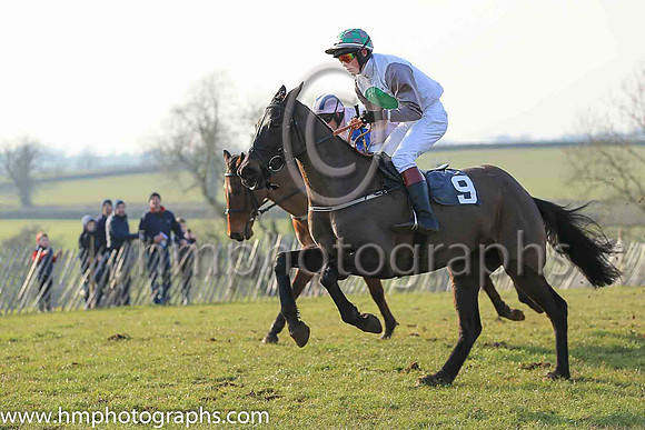 04th QUICKASYOUCAN and J Johnston ( 9 , WHITE,green disc; grey sleeves; green  grey check cap ) Trainer: C.A. McBratney , Owner : S. Downey  J. Marley  P. McGurk.