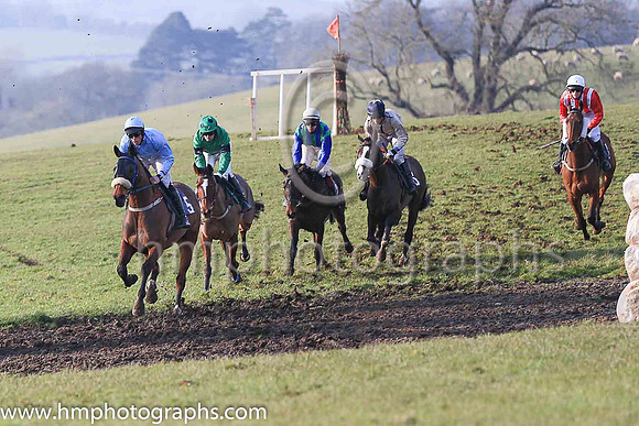 04th PUFF MY PISTONS and J P O'Rourke ( 5 , LIGHT BLUE; light blue sleeves; light blue cap,dark blue star ) Trainer: Charles Moore , Owner : Gerard O'Loan
