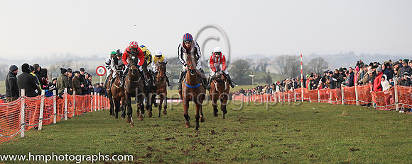 Large crowds line the finishing straight at Tynan and Armagh Hunt Point to Point Races at Farmacaffley Armagh