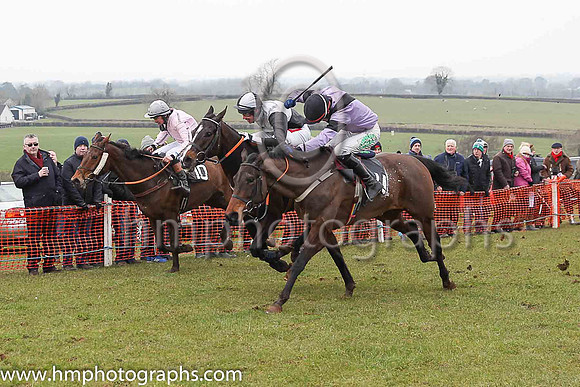 03rd PARSONAL and J C Orr ( 10 , PINK,grey seams; pink sleeves,grey seams; grey cap,pink star ) Trainer: Shane Donohoe , Owner : Shane Donohoe
