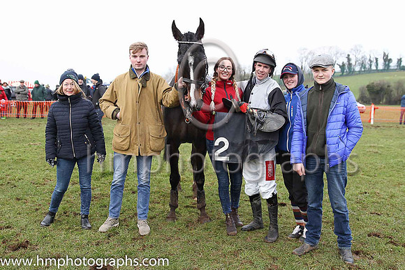 01st BALLYART and Derek O'Connor ( 2 ,Antrim (H) - BLACK  WHITE QTD; black  white hlvd sleeves; white cap ) Trainer: Colin S. McKeever , Owner : W.W. Dennison