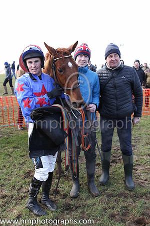 01st QUINNSBOROTEMPTRES and R Deegan ( 13 , ROYAL BLUE,red star; royal blue sleeves,red stars; royal blue  red hooped cap ) Trainer: P.A. Fahy , Owner : Natalie Fahy