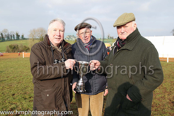 Sam Campell from Dromara, Ken Stitt from Spa and Fred Mackie from Dromare - of Carnglave Racing owners of Clondaw Frisby with the Leeman Cup after winning the Armagh Construction sponsored Open Lightw
