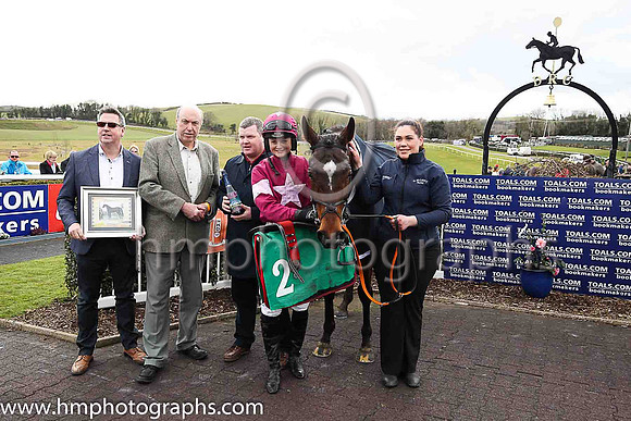 01st Isodon and Katie O'Farrell ( 2 , maroon, white star ) Trainer - G Elliott , Owner - Gigginstown House Stud