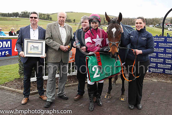 01st Isodon and Katie O'Farrell ( 2 , maroon, white star ) Trainer - G Elliott , Owner - Gigginstown House Stud