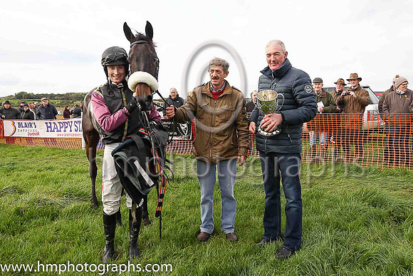 01st HIDE THE BISCUIT and J C Barry ( 1 ,black, yellow seams ) Trainer: Mervyn Torrens,, Owner : Anne Torrens