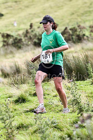 Tara Hegdahl , 223rd , 47th woman in 1.03.41 - Glens Runners - FT8E3674-e