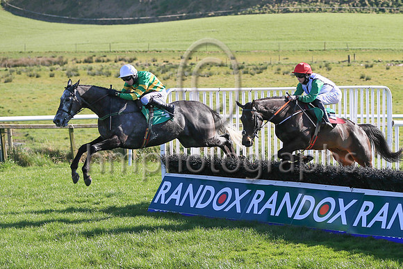 01st Pure Genius and M P Walsh ( 4 , orange  and green hoops ) Trainer - T M Walsh , Owner - John P McManus