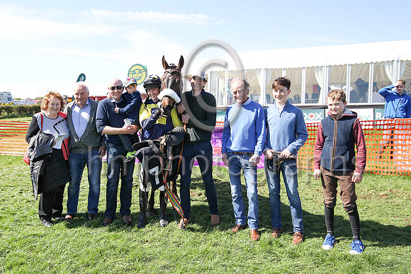 01st SHANROE AL C and J C Barry ( 7 , DARK BLUE,yellow hollow box; dark blue  yellow hlvd sleeves; dark blue cap,yellow diamond ) Trainer: Karl Thornton , Owner : Brian Smyth