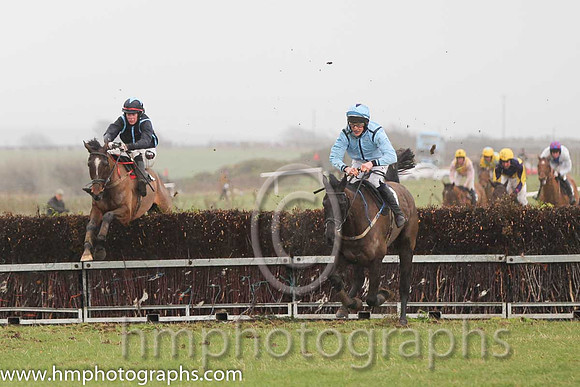 02 Jay Are & H Dunne - 2nd (9, dark blue, light blue seams) & 01 Double Scores & B G Crawford - winners (8, light blue, navy seams) - FT8E3294-38