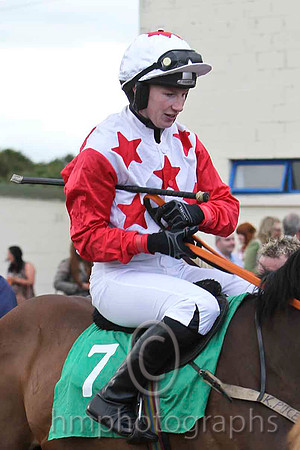 Warwickshire - 2nd , Jockey Miss Nina Carberry - FT8E4014-e