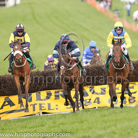 01st SHANROE SMOOCH and P C Bannon ( 8 , DARK BLUE,yellow hollow box; dark blue  yellow hlvd sleeves; dark blue cap,yellow diamond ) Trainer: Karl Thornton , Owner : Brian Smyth