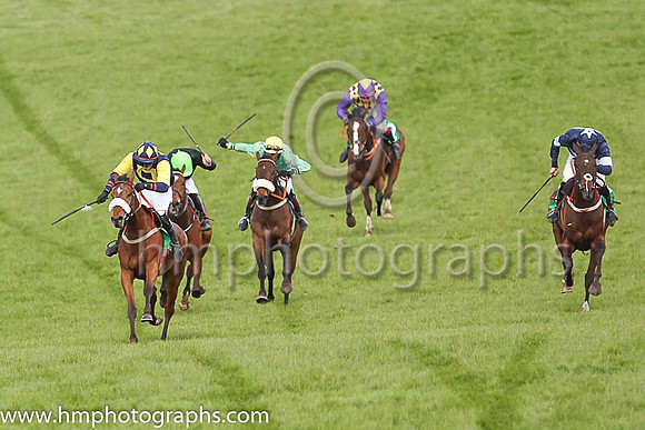 01st SHANROE SMOOCH and P C Bannon ( 8 , DARK BLUE,yellow hollow box; dark blue  yellow hlvd sleeves; dark blue cap,yellow diamond ) Trainer: Karl Thornton , Owner : Brian Smyth