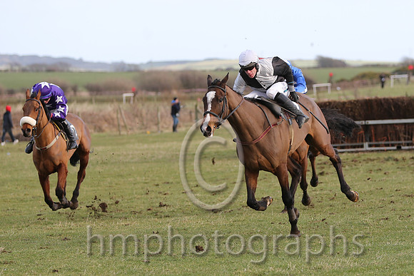 01 Ballyarthur  Derek O'Connor - Trainer : Colin S McKeever, Black and white qtrd