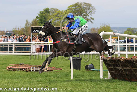 01st Canardier and A E Lynch ( 3 , light rgreen, royal blue star ) Trainer - D A McLoughlin , Owner - Slattery Bloodstock Limited