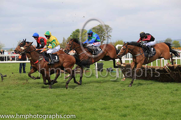 07th Back To Bataan and S D Torrens 7 ( 7 , black, yellow seams ) Trainer - M Torrens , Owner - Ms Anne Torrens