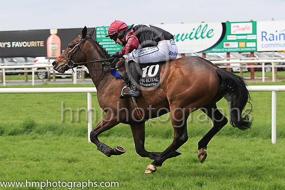 19th Communion Day and I J McCarthy ( 10 , black, white star ) Trainer - Francis J Flood , Owner - No Man Syndicate
