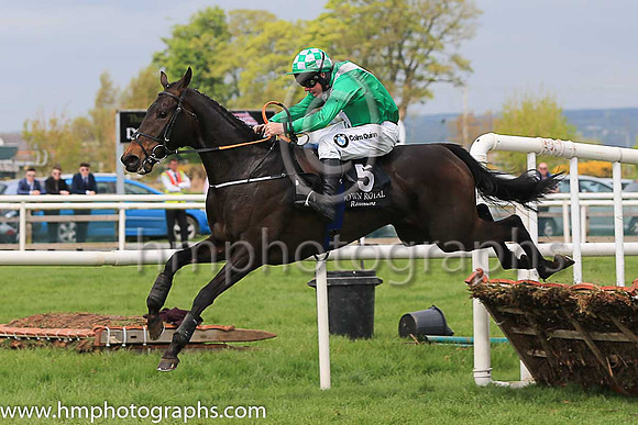 01st Ejayteekay and A E Lynch ( 5 , emerald green, white chevron ) Trainer - G P Cromwell , Owner - C B Poots