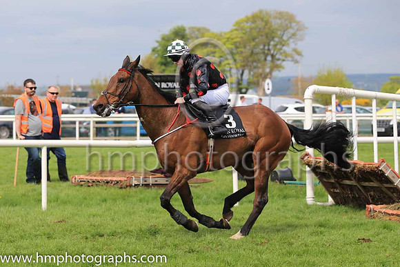 18th Aston Cantlow and J M Moore ( 3 , black, red spots ) Trainer - Anthony McCann , Owner - Dharmesh Shah
