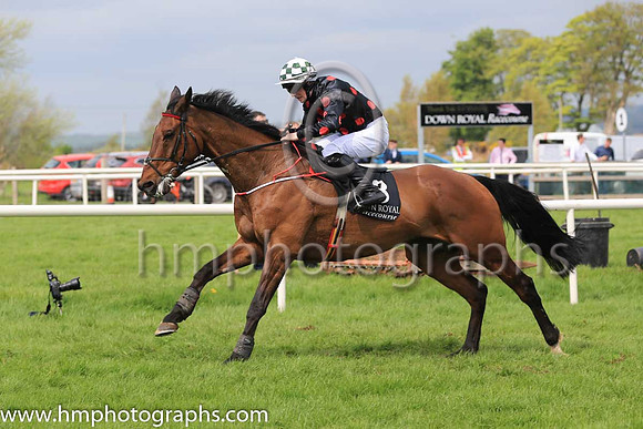 18th Aston Cantlow and J M Moore ( 3 , black, red spots ) Trainer - Anthony McCann , Owner - Dharmesh Shah