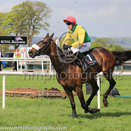 01st Moonshine Bay and R M Power ( 1 , emerald green, yellow chevron ) Trainer - Mrs J Harrington , Owner - Ann  Alan Potts Limited