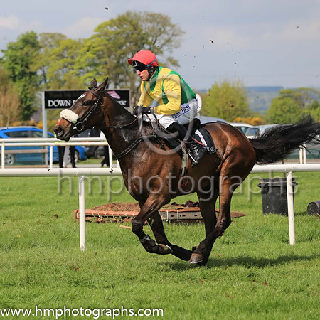 01st Moonshine Bay and R M Power ( 1 , emerald green, yellow chevron ) Trainer - Mrs J Harrington , Owner - Ann  Alan Potts Limited