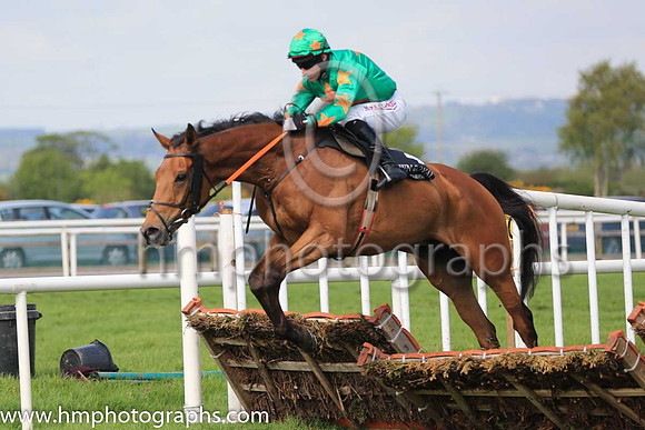 05th Baily Moon and A Ring 3 ( 4 , green, orange star ) Trainer - M F Morris , Owner - R A Scott