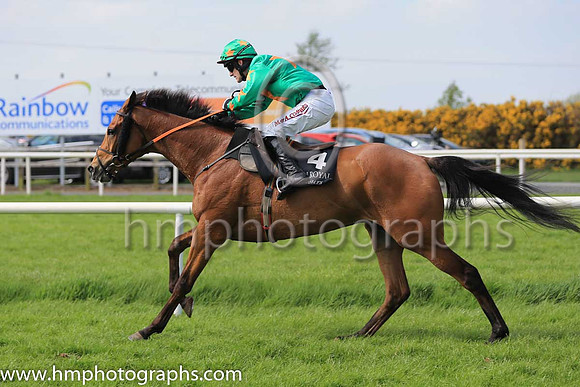 05th Baily Moon and A Ring 3 ( 4 , green, orange star ) Trainer - M F Morris , Owner - R A Scott
