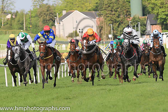 01st Jerandme and Mr M J O?Hare 5 ( 5 , royal blue, yellow stars ) Trainer - N Meade , Owner - Harbrio Partnership