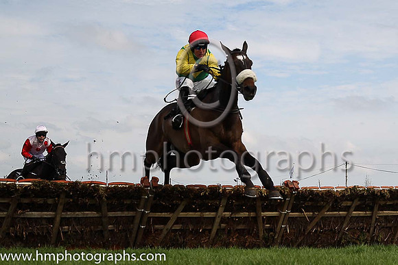 01st Moonshine Bay and R M Power ( 1 , emerald green, yellow chevron ) Trainer - Mrs J Harrington , Owner - Ann  Alan Potts Limited