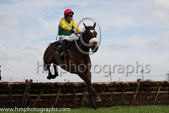 01st Moonshine Bay and R M Power ( 1 , emerald green, yellow chevron ) Trainer - Mrs J Harrington , Owner - Ann  Alan Potts Limited