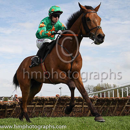 05th Baily Moon and A Ring 3 ( 4 , green, orange star ) Trainer - M F Morris , Owner - R A Scott