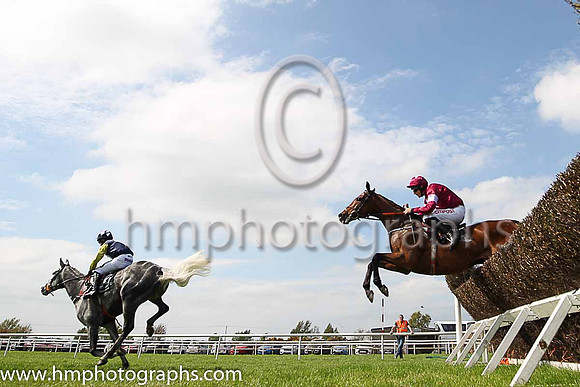 01st Peace News and D N Russell ( 5 , maroon, white star ) Trainer - H de Bromhead , Owner - Gigginstown House Stud