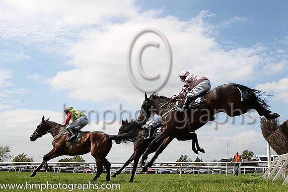 06th Maighnealta and A E Lynch ( 4 , pink, chocolate hooped sleeves ) Trainer - D McDonogh , Owner - Mrs Desmond McDonogh  Mrs J S Bolger