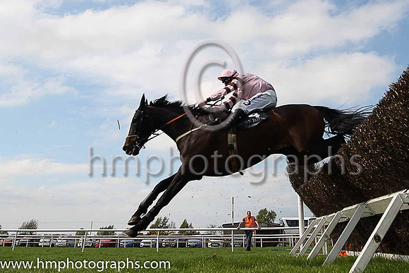 06th Maighnealta and A E Lynch ( 4 , pink, chocolate hooped sleeves ) Trainer - D McDonogh , Owner - Mrs Desmond McDonogh  Mrs J S Bolger
