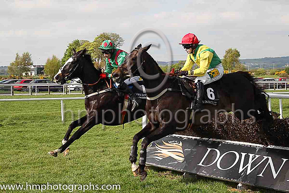 01st Sizing Rome and Ms L O?Neill 3 ( 6 , emerald green, yellow chevron ) Trainer - J T R Dreaper , Owner - Ann  Alan Potts Limited