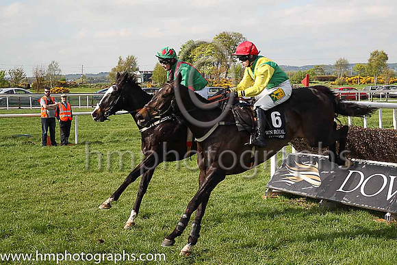 01st Sizing Rome and Ms L O?Neill 3 ( 6 , emerald green, yellow chevron ) Trainer - J T R Dreaper , Owner - Ann  Alan Potts Limited