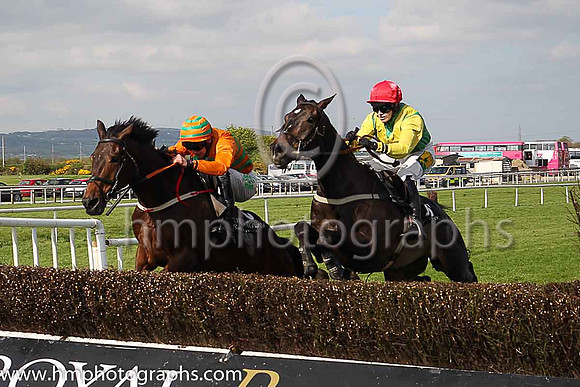 01st Sizing Rome and Ms L O'Neill 3 ( 6 , emerald green, yellow chevron ) Trainer - J T R Dreaper , Owner - Ann  Alan Potts Limited