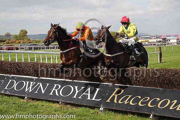01st Sizing Rome and Ms L O'Neill 3 ( 6 , emerald green, yellow chevron ) Trainer - J T R Dreaper , Owner - Ann  Alan Potts Limited