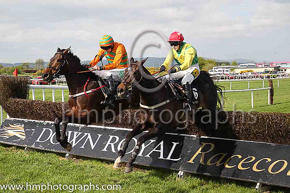 01st Sizing Rome and Ms L O'Neill 3 ( 6 , emerald green, yellow chevron ) Trainer - J T R Dreaper , Owner - Ann  Alan Potts Limited