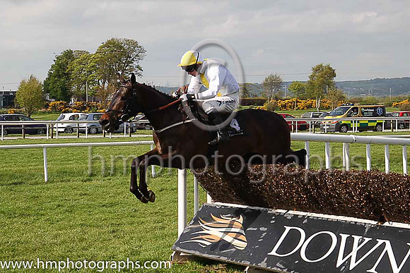 06th Captain Cook and Mr N McParlan 3 ( 4 , white, yellow pane; ) Trainer - C A McBratney , Owner - Cathal M McGovern