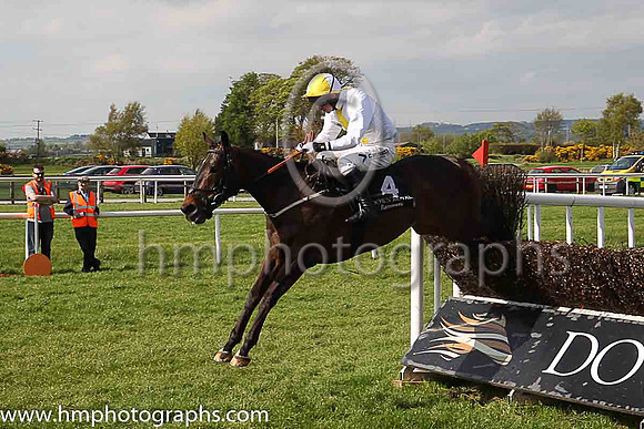 06th Captain Cook and Mr N McParlan 3 ( 4 , white, yellow pane; ) Trainer - C A McBratney , Owner - Cathal M McGovern